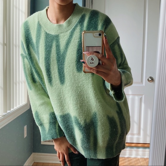 π§ SOLD π§ Green spray paint styled sweater - Picture 5 of 5